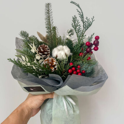 Small mixed holidays bouquets