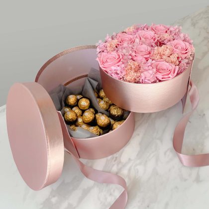 "Pink Gold" - luxury round gift box with flowers arrangement and chocolate