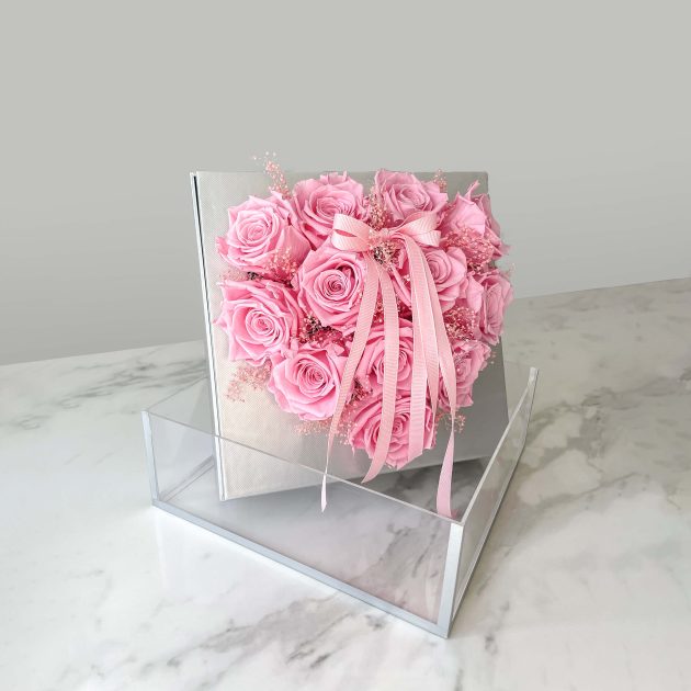 Pink Heart of pink roses in a acrylic box